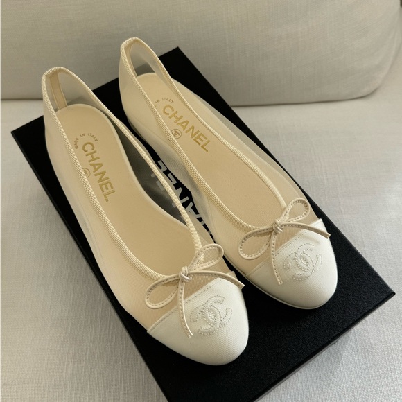 CHANEL Cream and Ivory Cap-Toe Ballet Flats - Picture 11 of 12